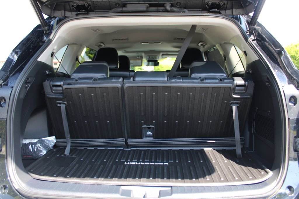Used 2023 Toyota Highlander XLE AWD/4WD image 33
