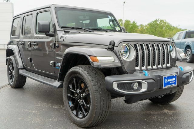 Used 2023 Jeep Wrangler Unlimited Sahara w/ Cold Weather Group AWD/4WD image 4