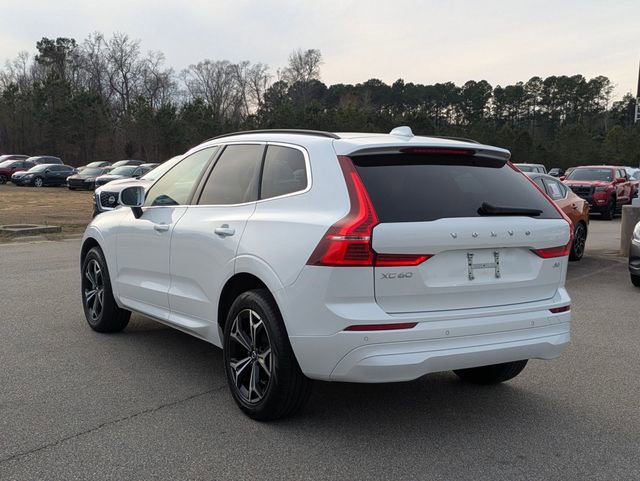 Used 2022 Volvo XC60 B5 Momentum image 5