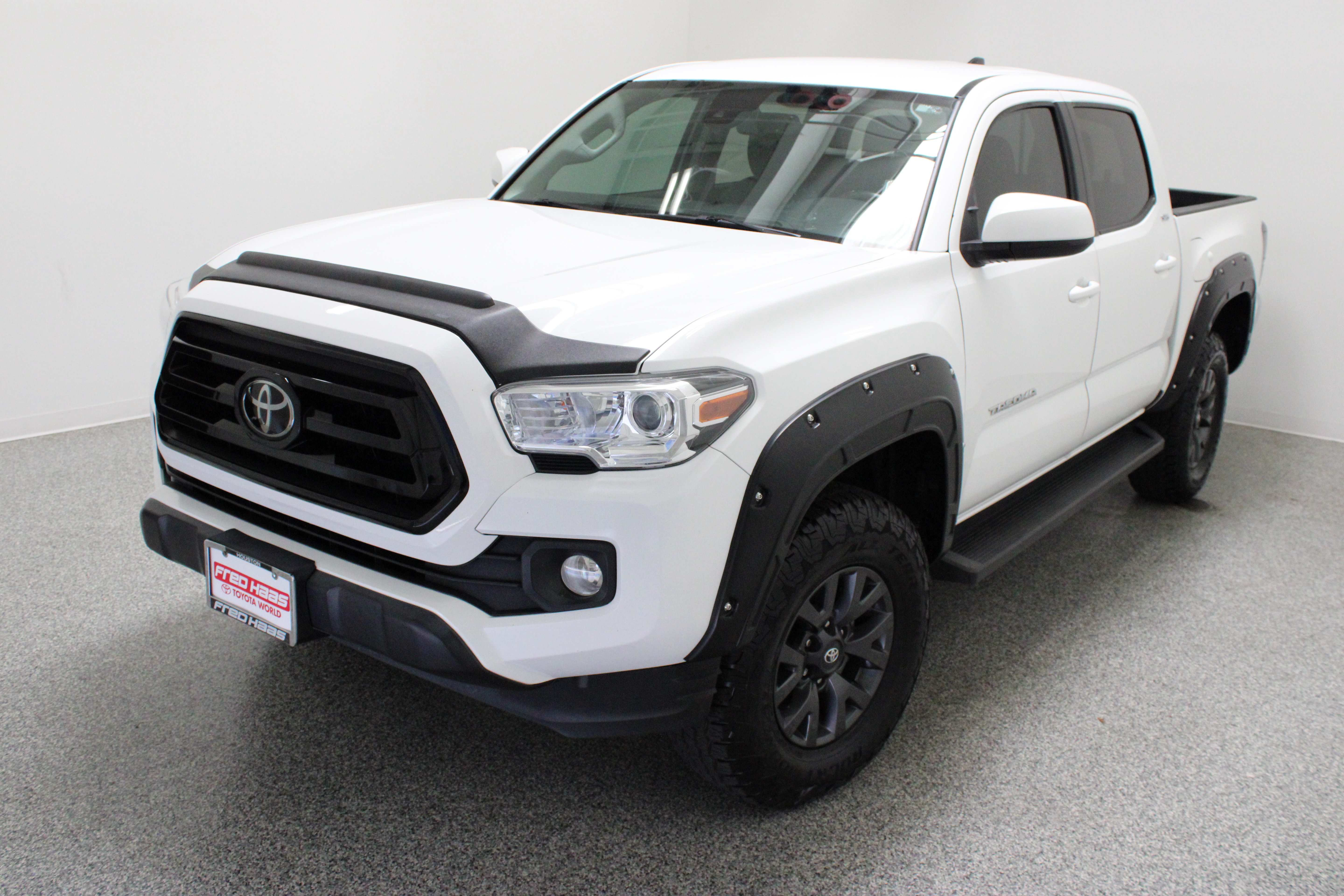 Used 2023 Toyota Tacoma SR5 RWD image 2