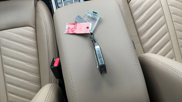 Certified 2025 Kia Sorento SX Prestige w/ Olive Brown Leather Package image 22