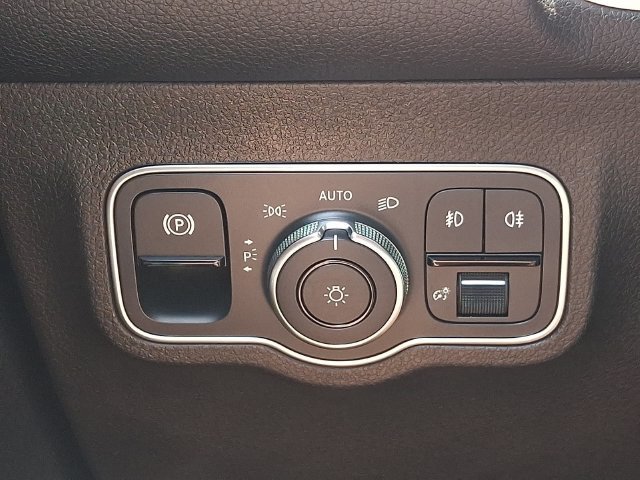 Used 2021 Mercedes-Benz GLB 250 4MATIC image 29