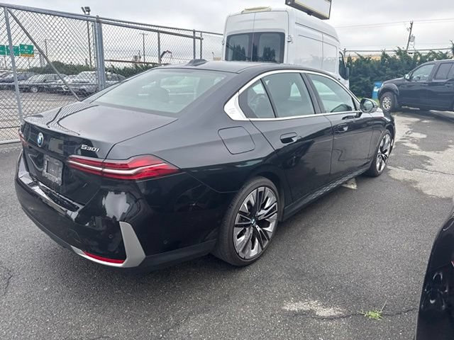 Used 2024 BMW 530i xDrive w/ Premium Package AWD/4WD image 8