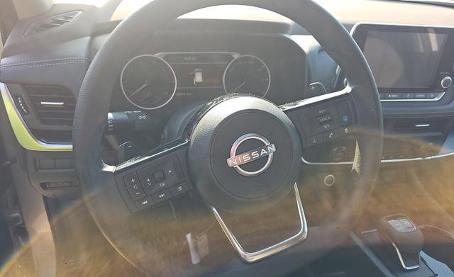 Used 2023 Nissan Rogue SV AWD/4WD image 6
