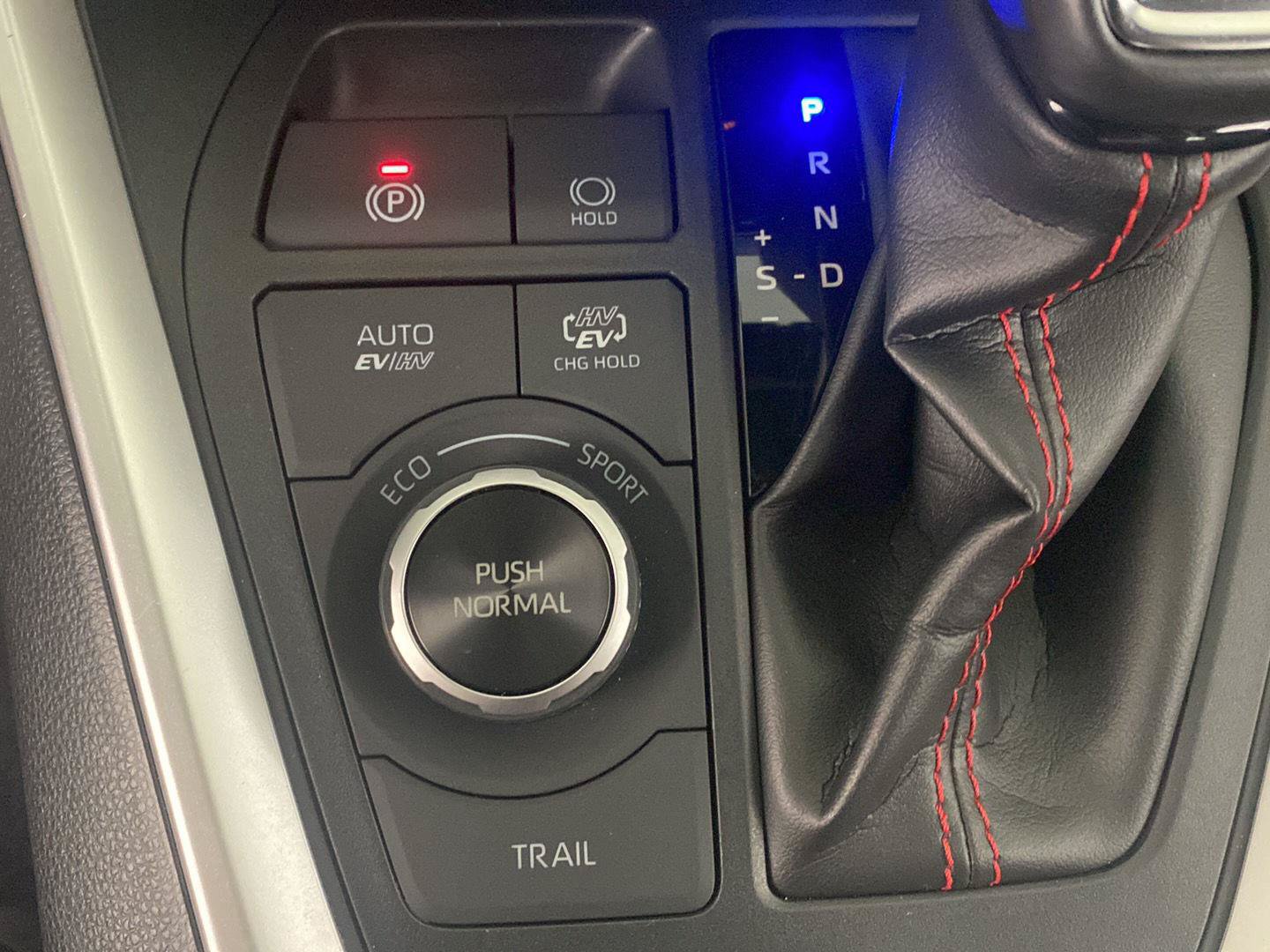 Used 2021 Toyota RAV4 SE w/ Weather & Moonroof Package AWD/4WD image 17