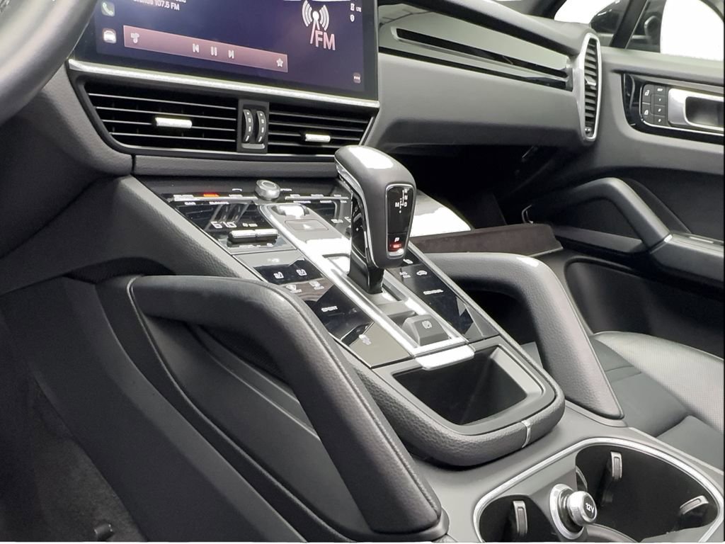Used 2023 Porsche Cayenne image 33