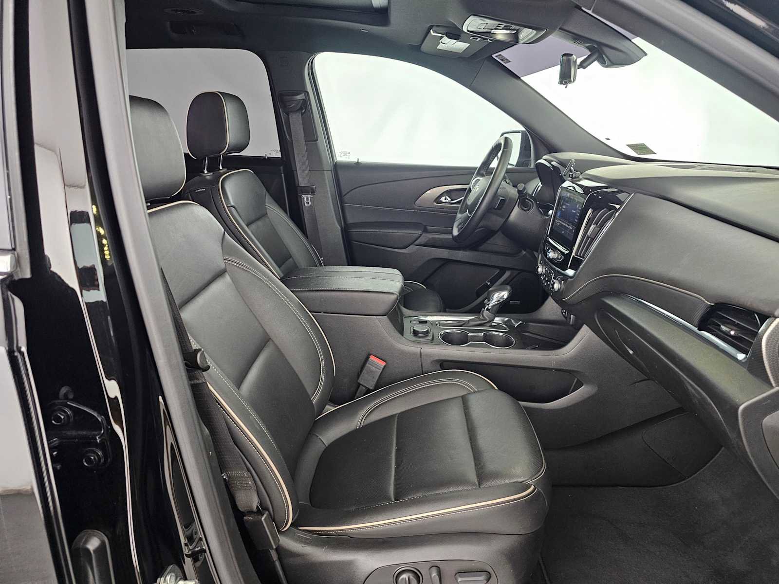 Used 2023 Chevrolet Traverse Premier image 10