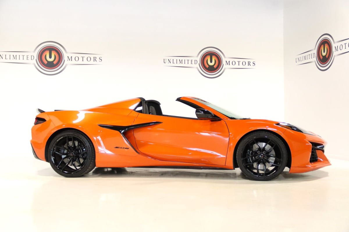 Used 2025 Chevrolet Corvette Z06 RWD image 92