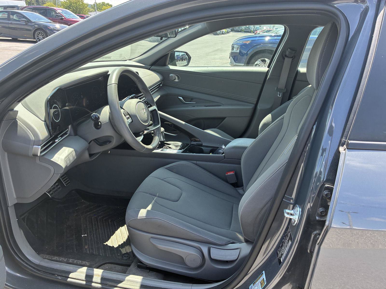 Used 2025 Hyundai Elantra SEL FWD image 15