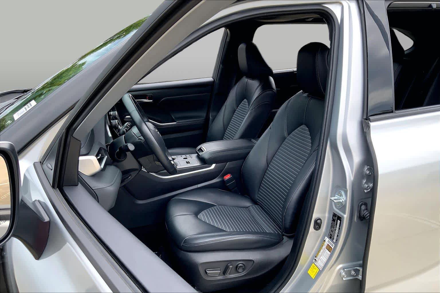 Used 2024 Toyota Highlander XSE FWD image 8