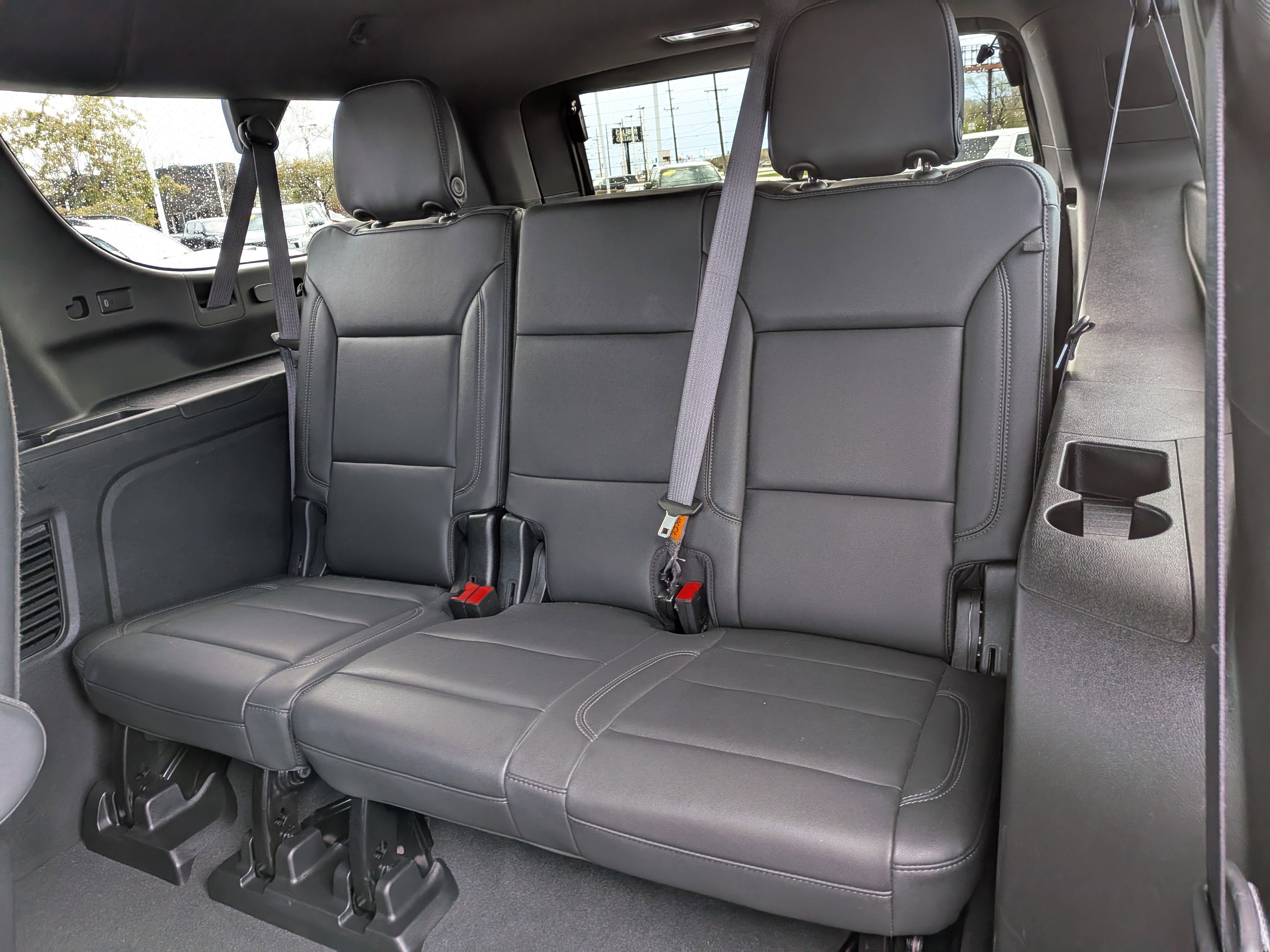 Used 2024 Chevrolet Suburban LT w/ Luxury Package image 18