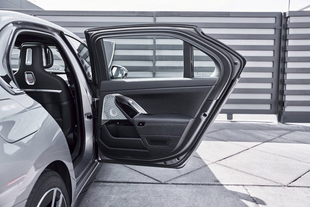 Used 2024 BMW 760i xDrive image 25