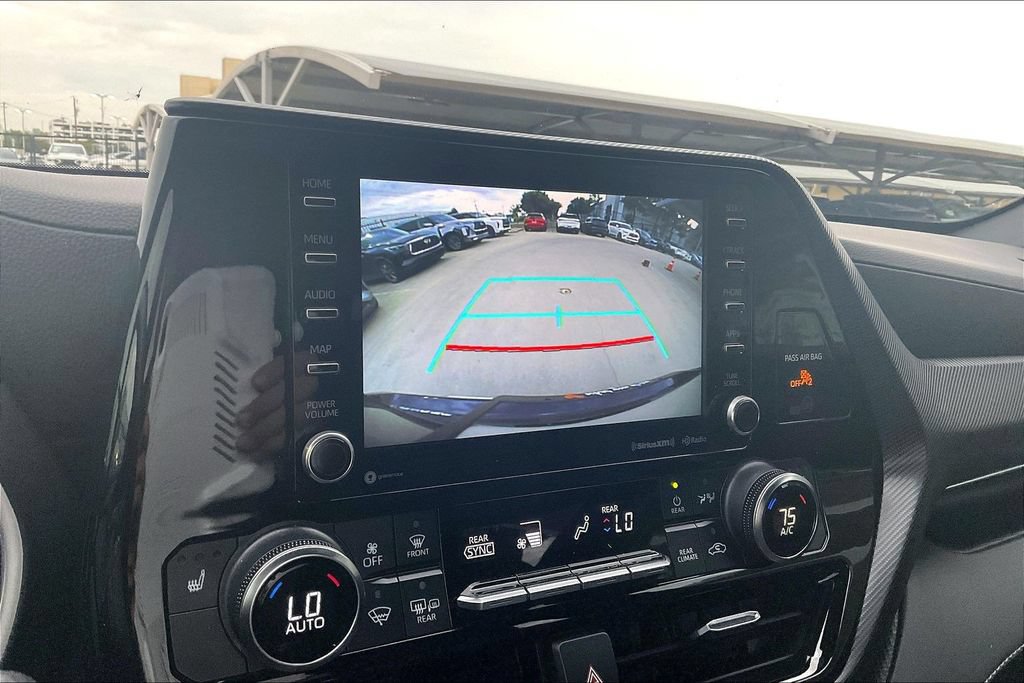 Used 2021 Toyota Highlander XSE FWD image 21