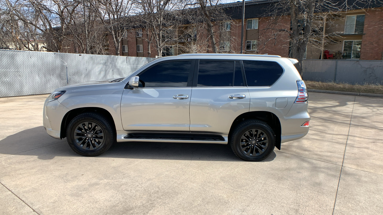 Used 2023 Lexus GX 460 Premium image 2
