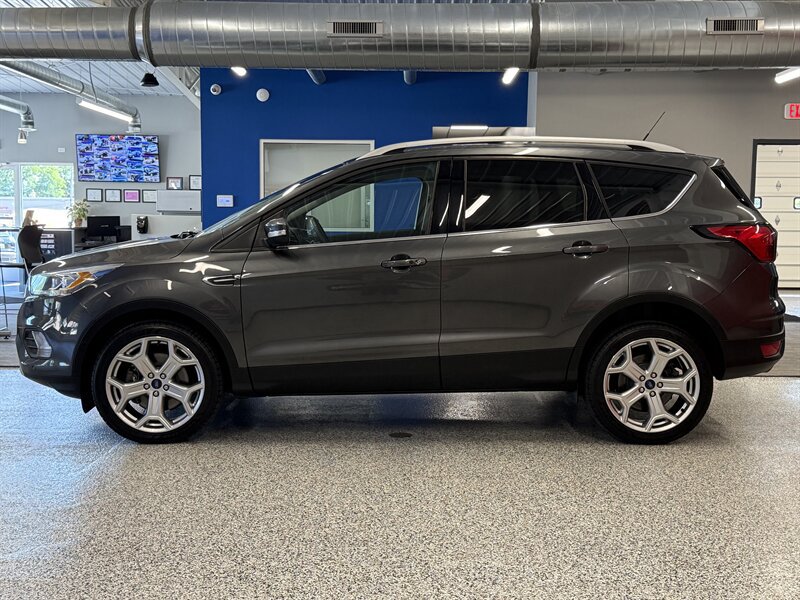 Used 2019 Ford Escape Titanium AWD/4WD image 4