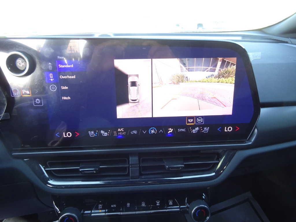 Certified 2024 Chevrolet Equinox EV RS FWD image 27