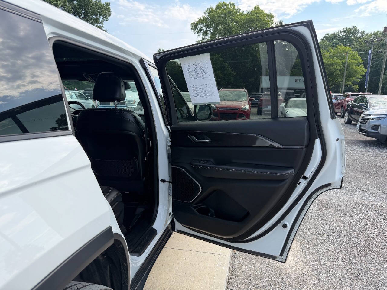 Used 2022 Jeep Grand Cherokee L Laredo AWD/4WD image 14