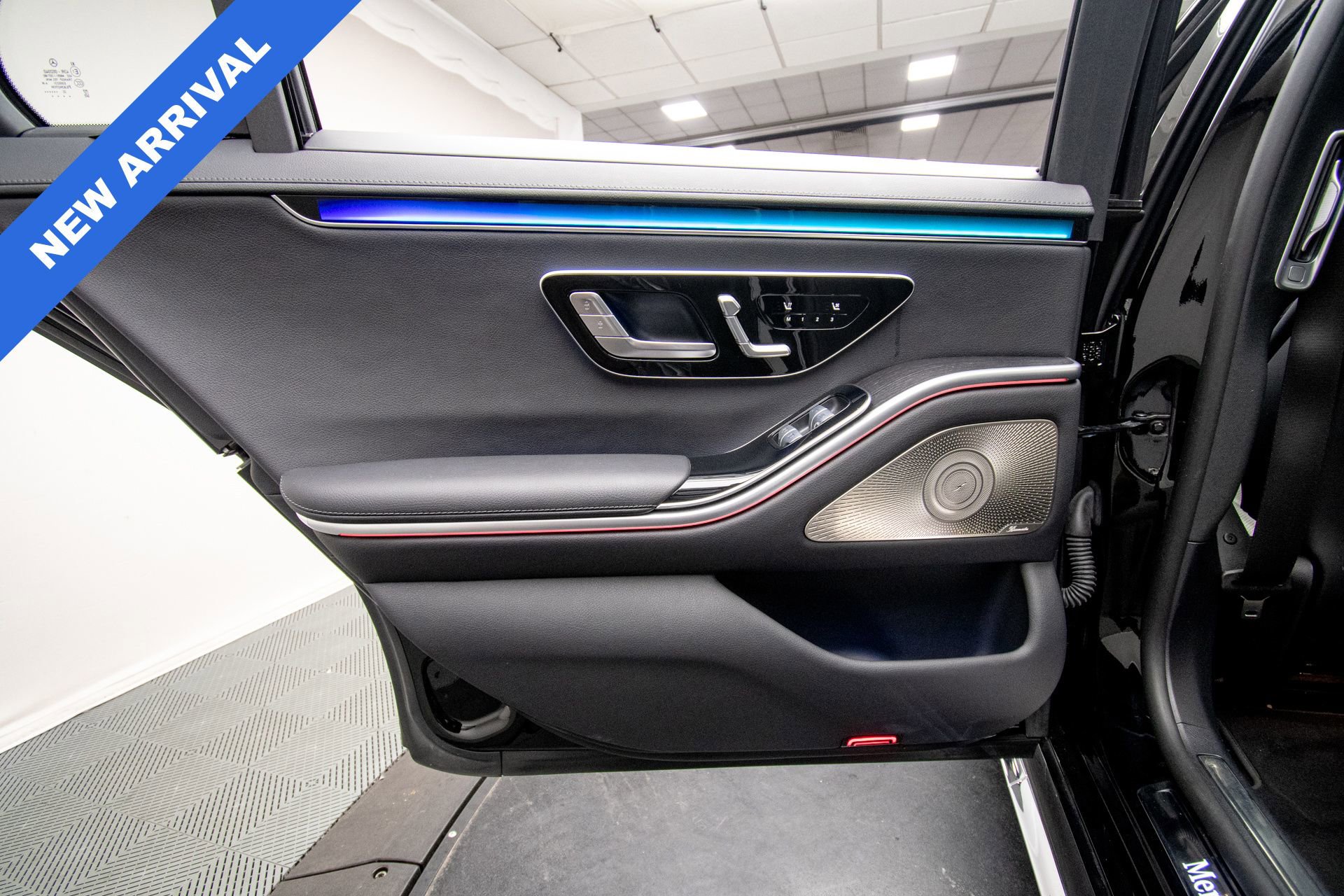 Used 2023 Mercedes-Benz S 500 4MATIC w/ AMG Line image 30