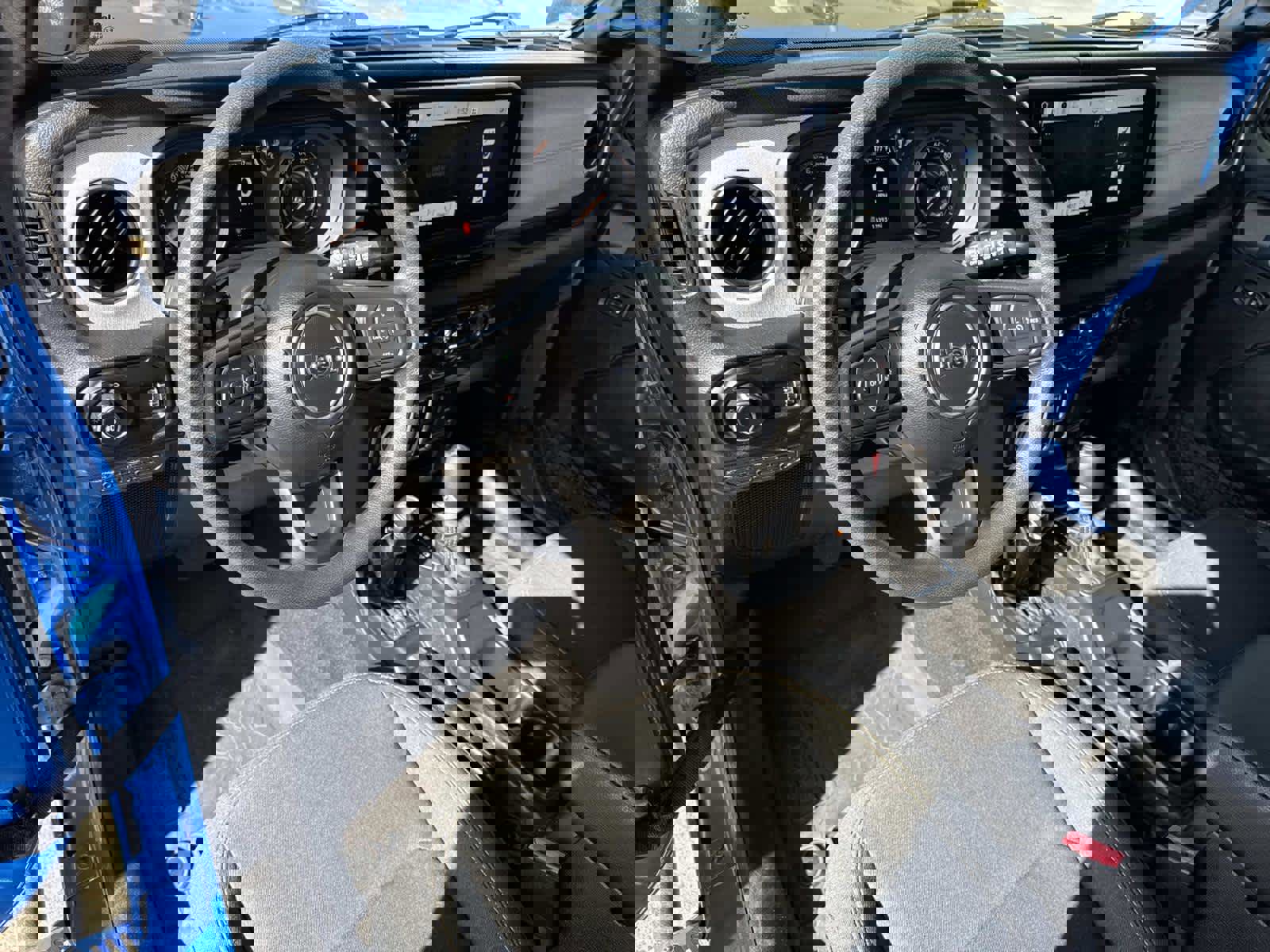 Used 2025 Jeep Wrangler Sport image 36