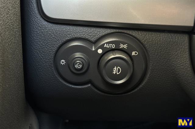 Used 2005 Chevrolet SSR w/ Preferred Equipment Group image 30