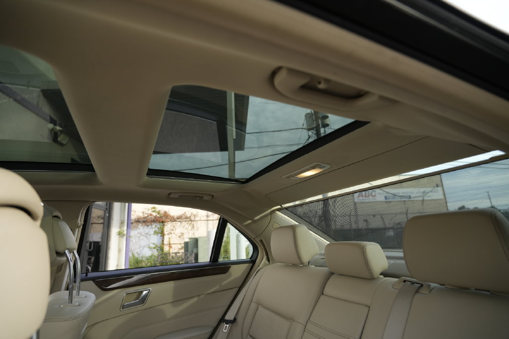 Used 2016 Mercedes-Benz E 350 4MATIC Sedan image 28