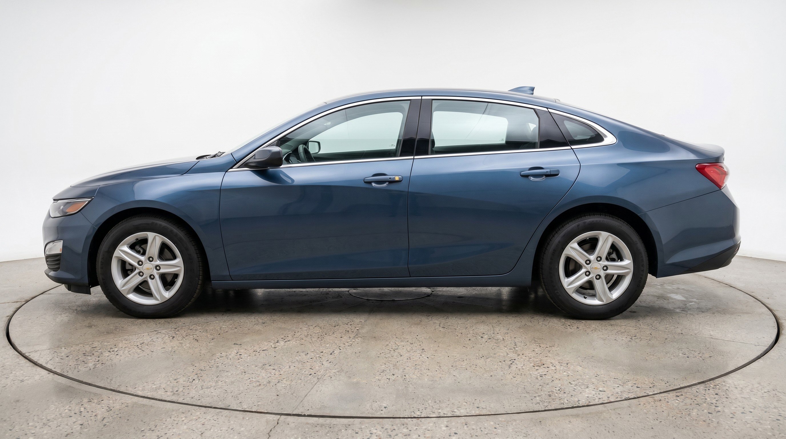 Used 2024 Chevrolet Malibu LT FWD image 5