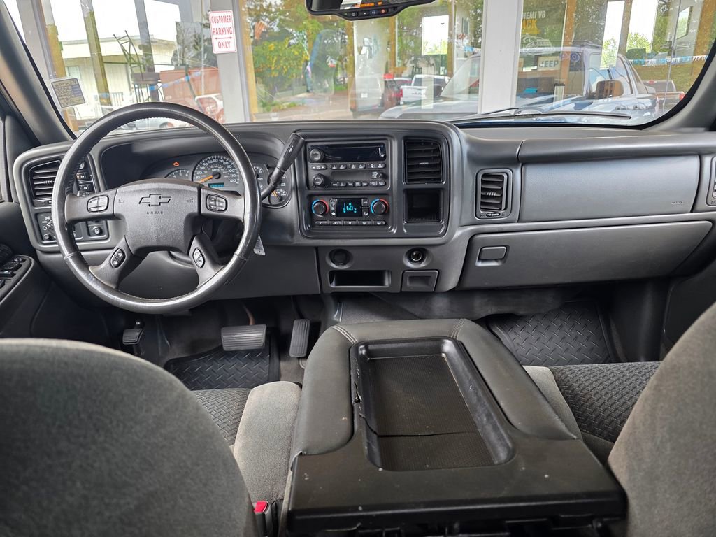 Used 2004 Chevrolet Avalanche Z71 w/ Preferred Equipment Group AWD/4WD image 5