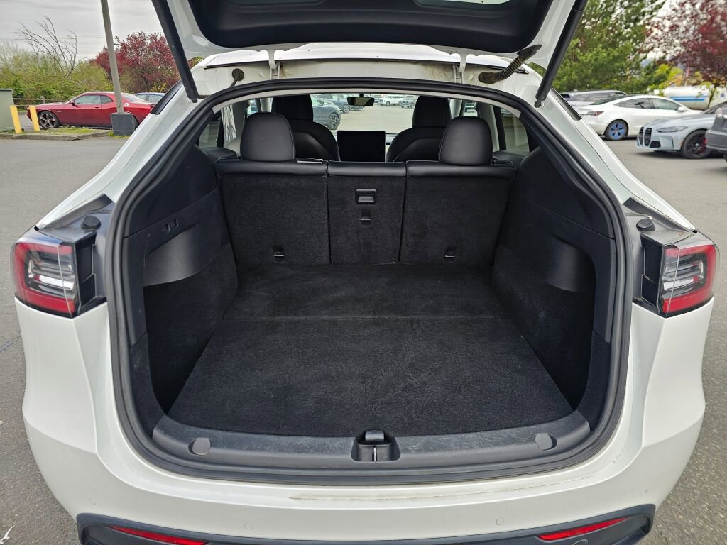 Used 2020 Tesla Model Y Long Range image 18