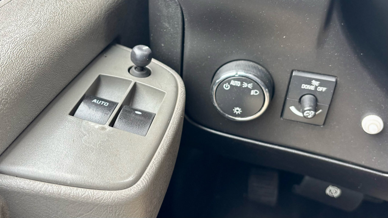 Used 2017 Chevrolet Express 3500 Extended image 20