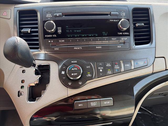 Used 2013 Toyota Sienna LE w/ Towing Pkg FWD image 18
