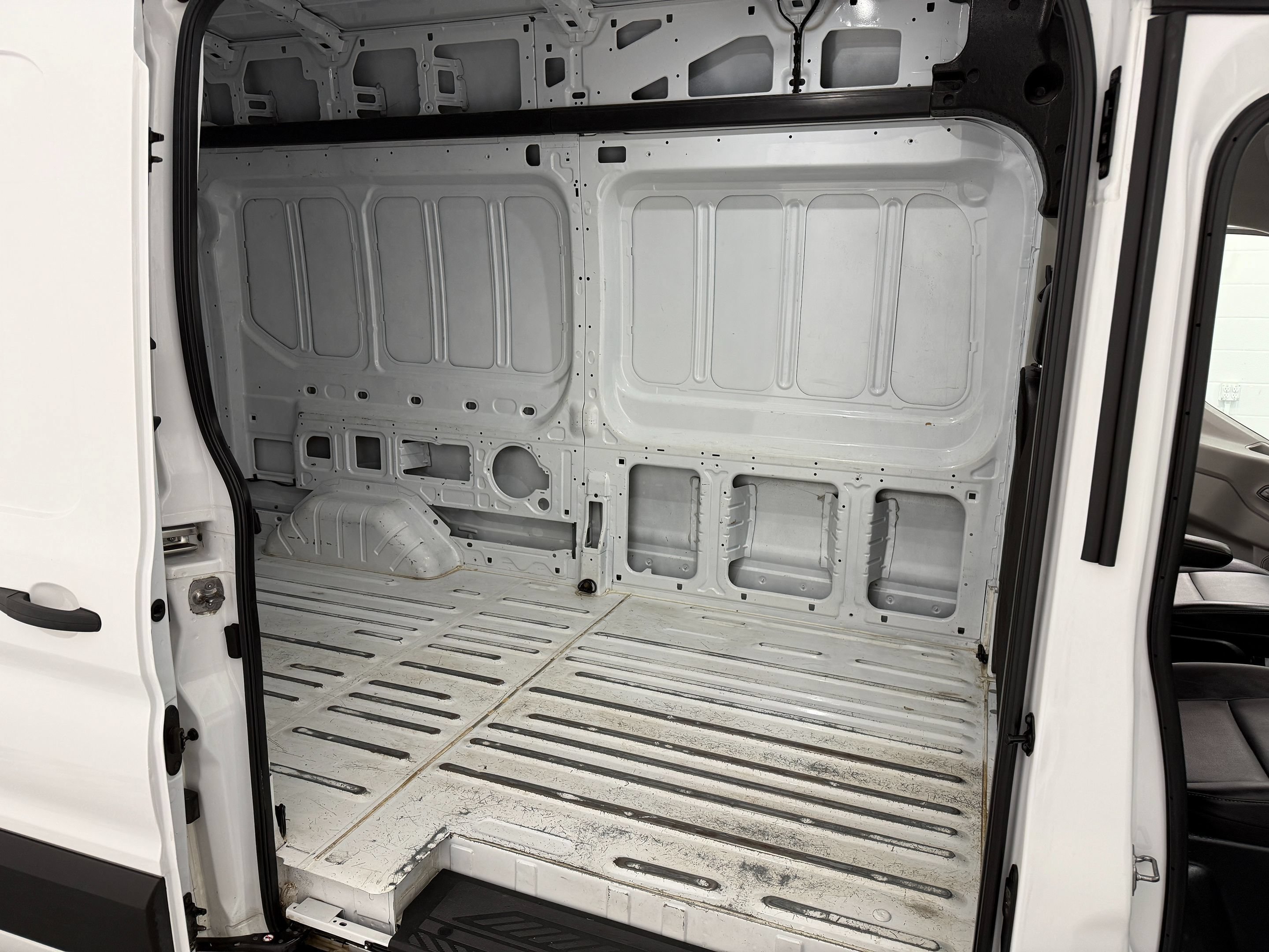 Used 2023 Ford Transit 250 148 High Roof RWD image 11