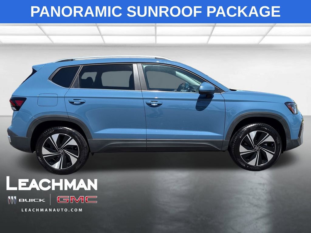 Used 2025 Volkswagen Taos SE image 2