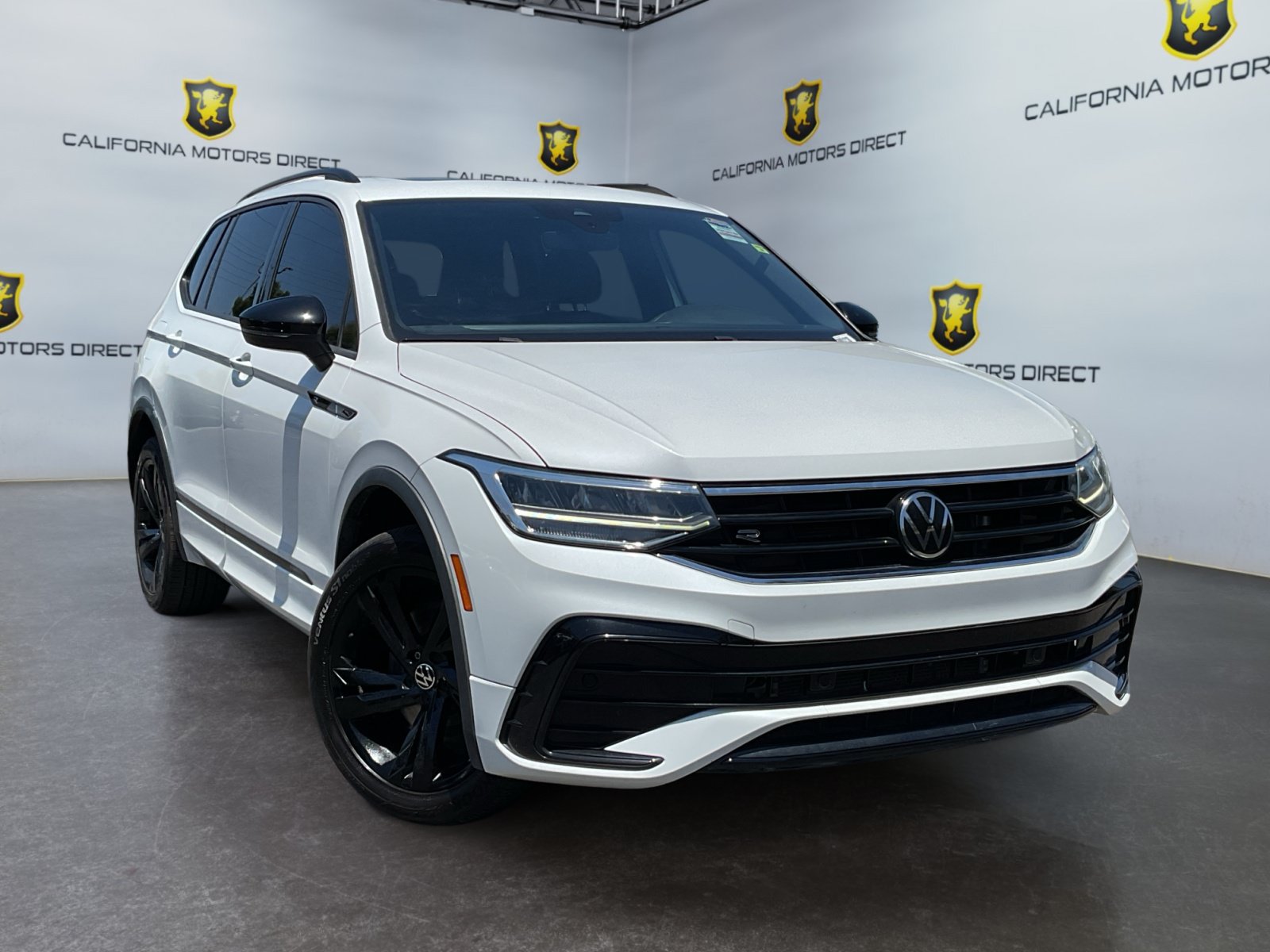 Used 2023 Volkswagen Tiguan SE R-Line FWD image 3