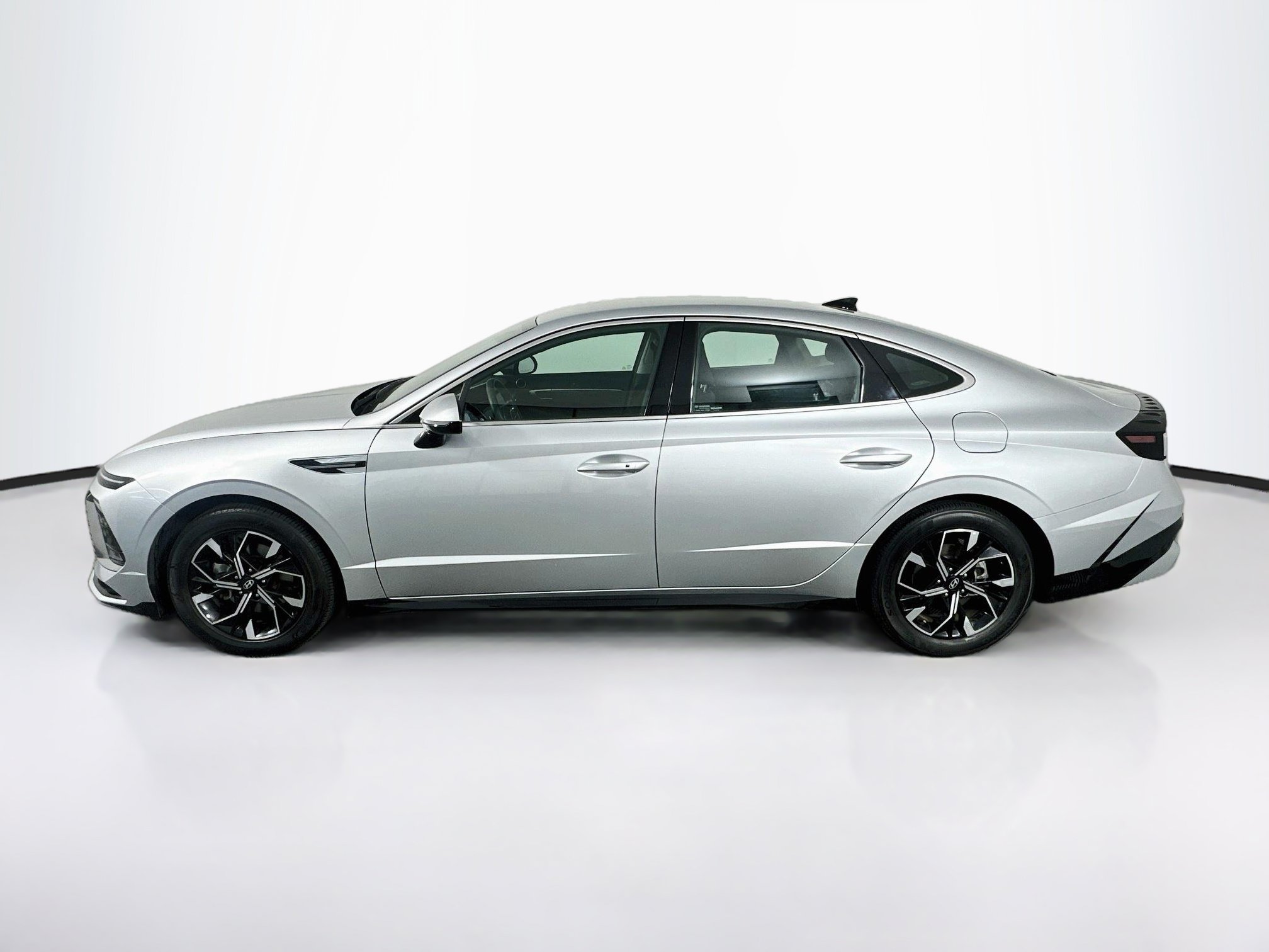Used 2025 Hyundai Sonata SEL FWD image 4