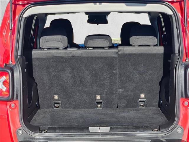 Used 2017 Jeep Renegade Latitude FWD image 6
