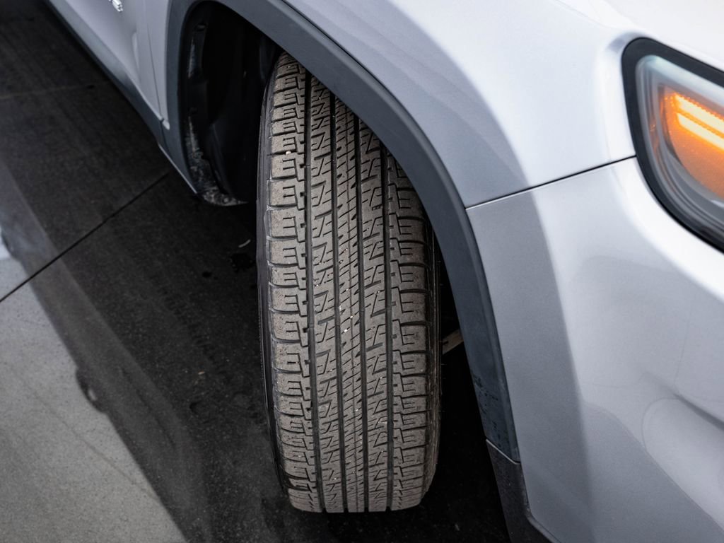 Used 2019 Jeep Cherokee Latitude w/ Popular Appearance Group image 47