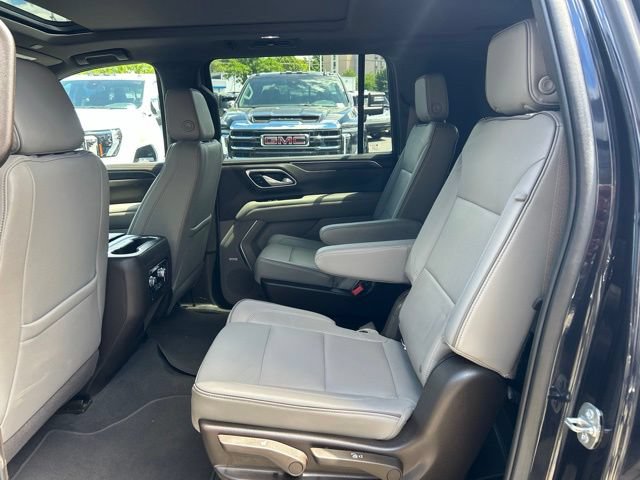 Used 2022 GMC Yukon XL SLT w/ SLT Premium Package AWD/4WD image 10
