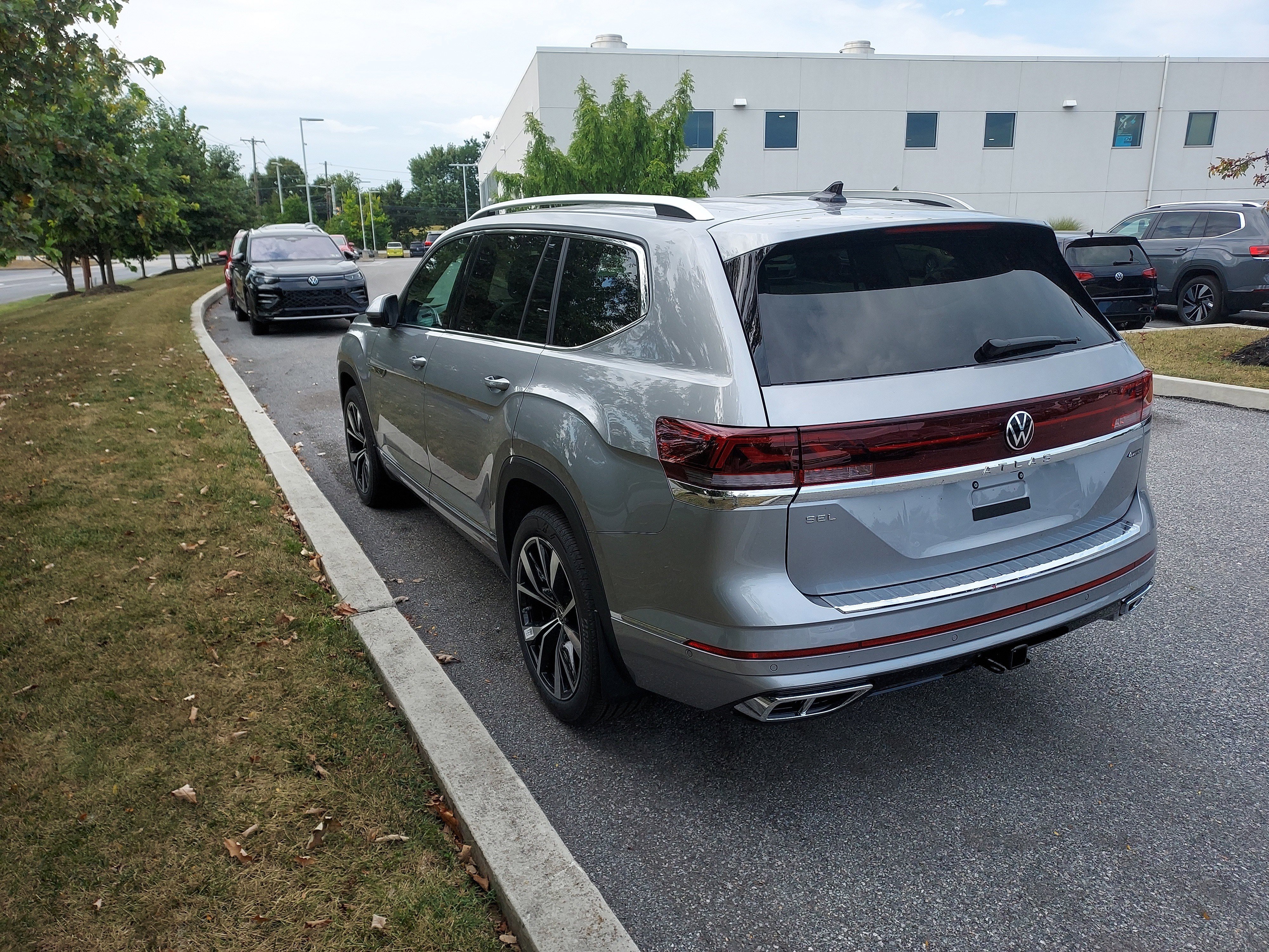 New 2026 Volkswagen Atlas SEL Premium R-Line image 7