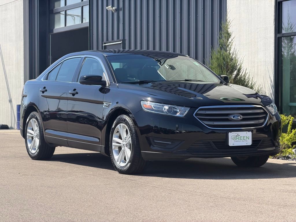 Used 2019 Ford Taurus SEL FWD image 4