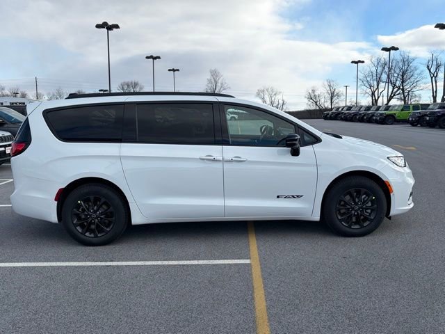 New 2026 Chrysler Pacifica Select image 9