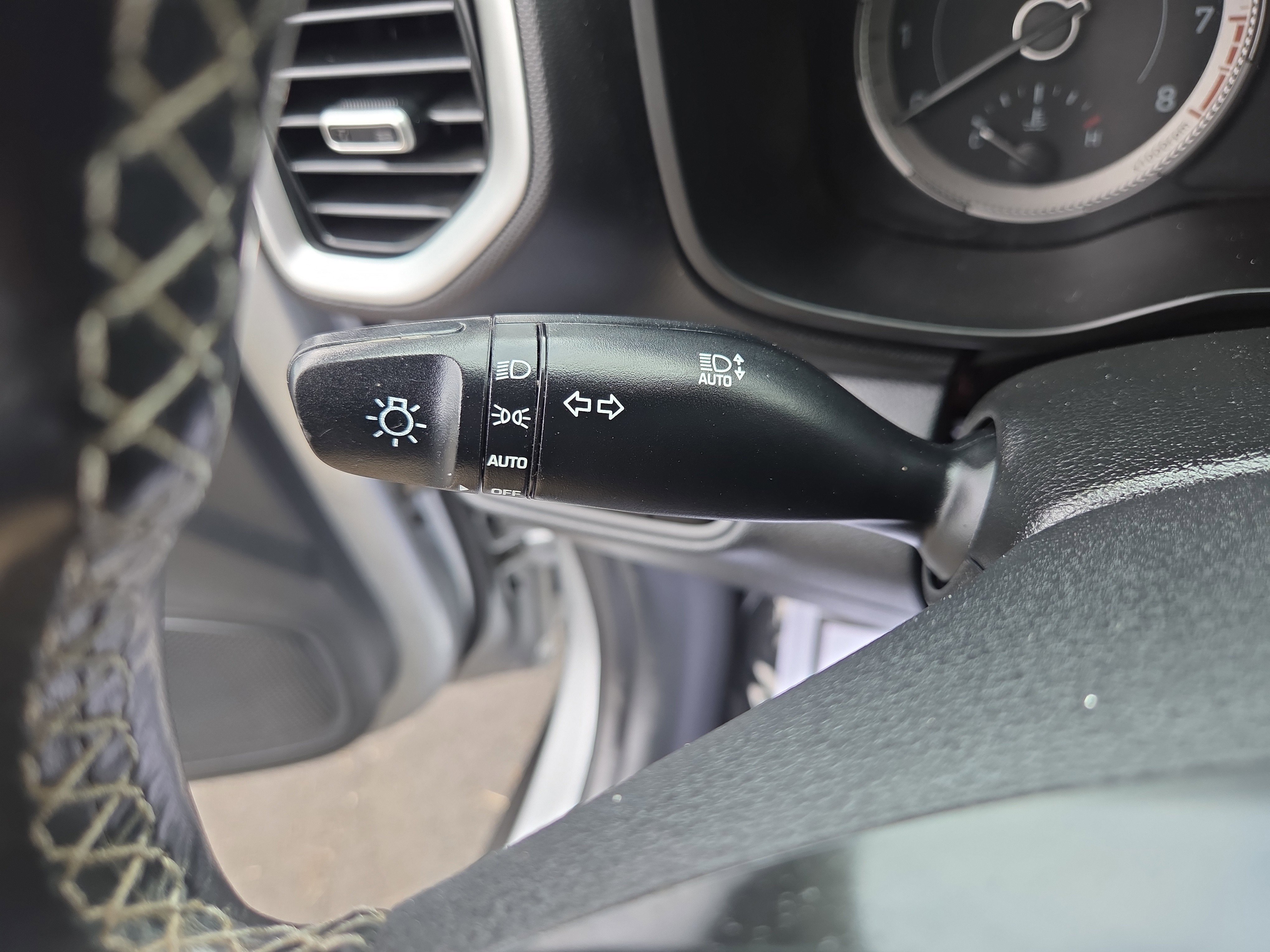 Used 2022 Hyundai Venue SEL w/ Cargo Package image 15