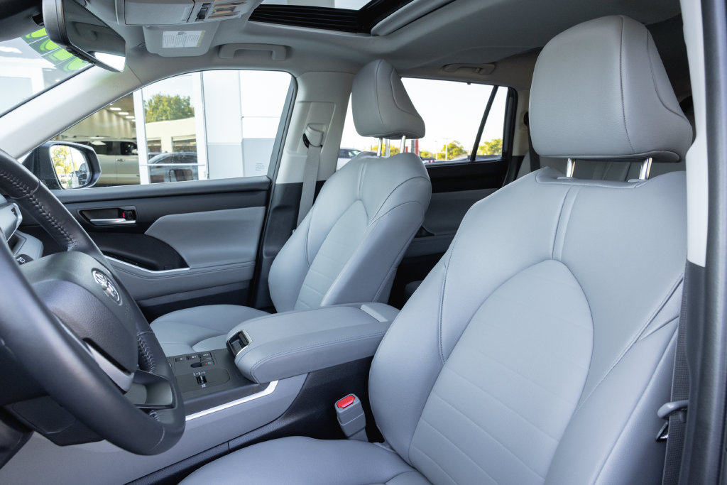 Certified 2026 Toyota Highlander XLE AWD/4WD image 11