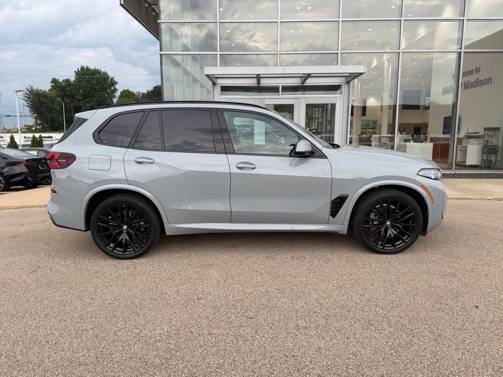 Used 2026 BMW X5 xDrive40i w/ M Sport Package AWD/4WD image 2