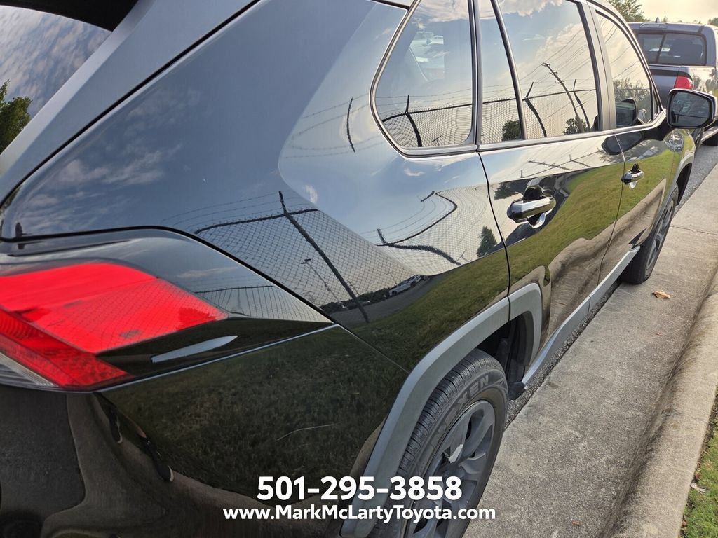Used 2020 Toyota RAV4 LE FWD image 10