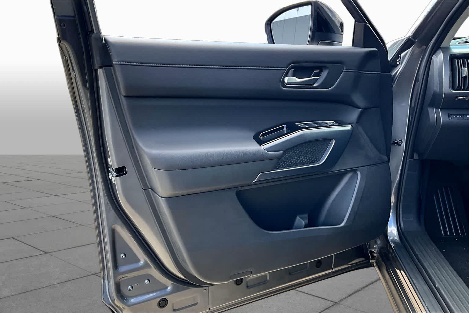 New 2026 Nissan Pathfinder SL w/ SL Premium Package FWD image 16