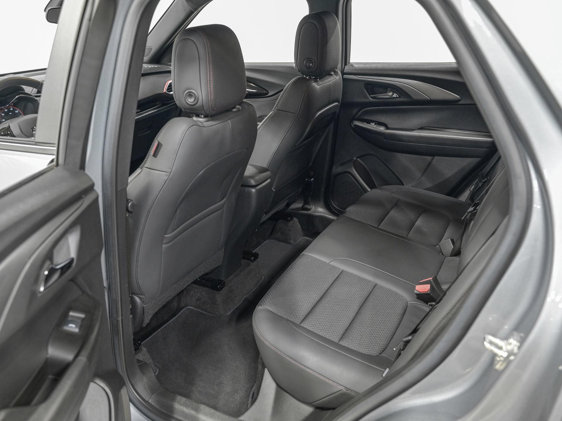 Used 2023 Chevrolet TrailBlazer RS FWD image 29