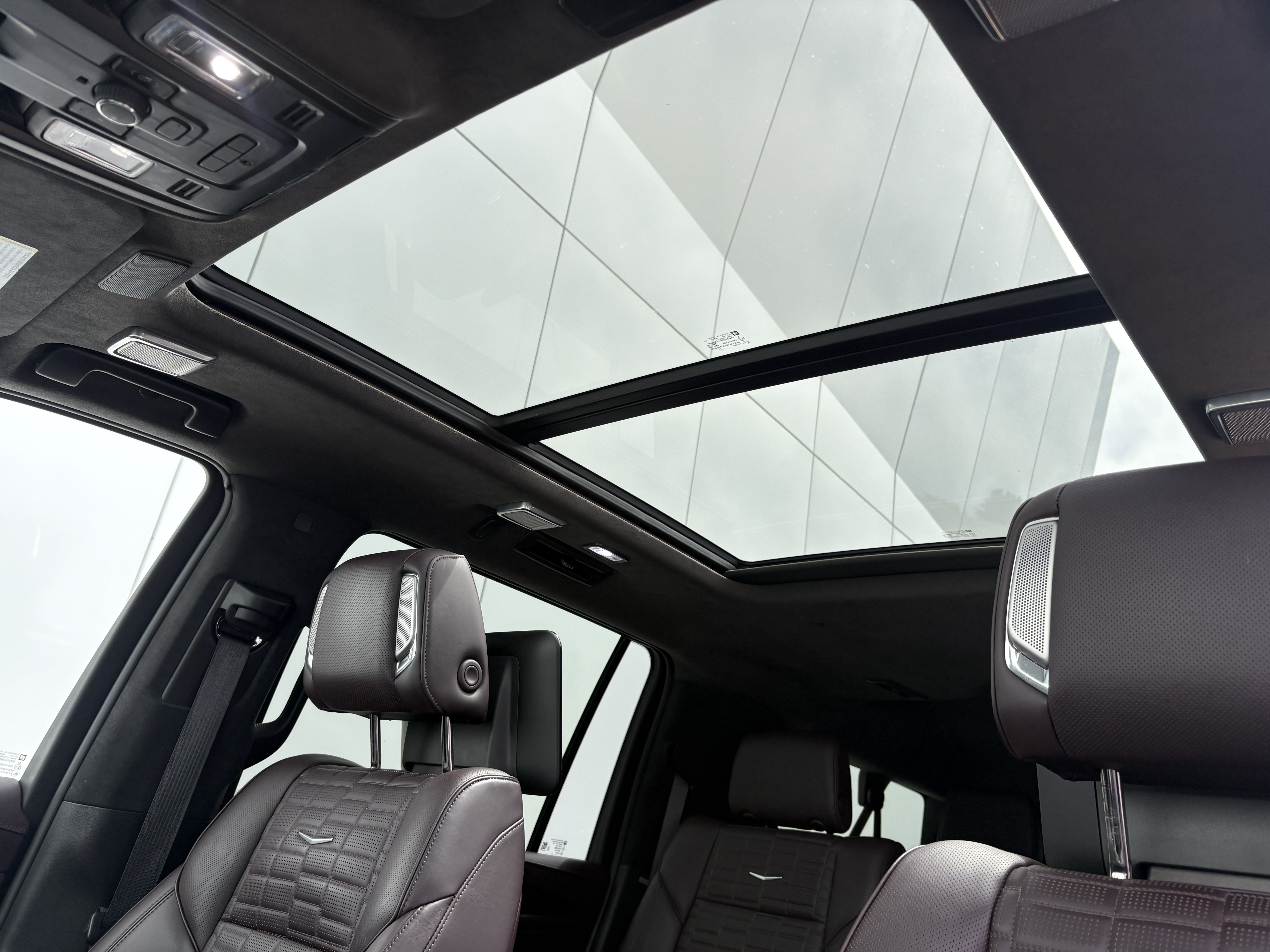 Certified 2023 Cadillac Escalade ESV V AWD/4WD image 18