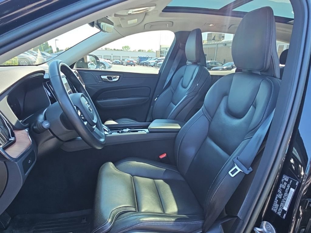 Used 2023 Volvo XC60 B5 Ultimate w/ Climate Package AWD/4WD image 3