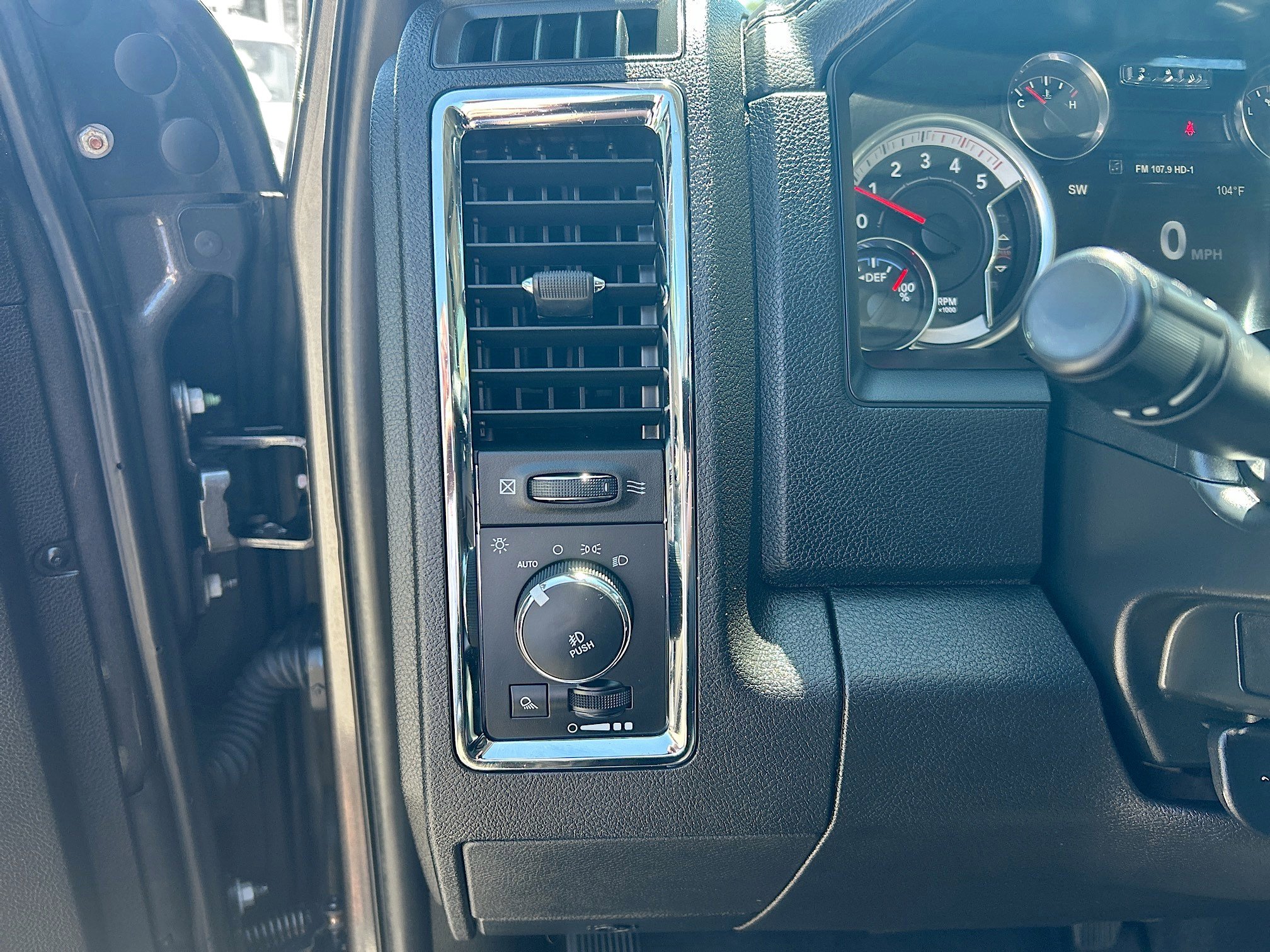 Used 2018 RAM 3500 Laramie AWD/4WD image 10