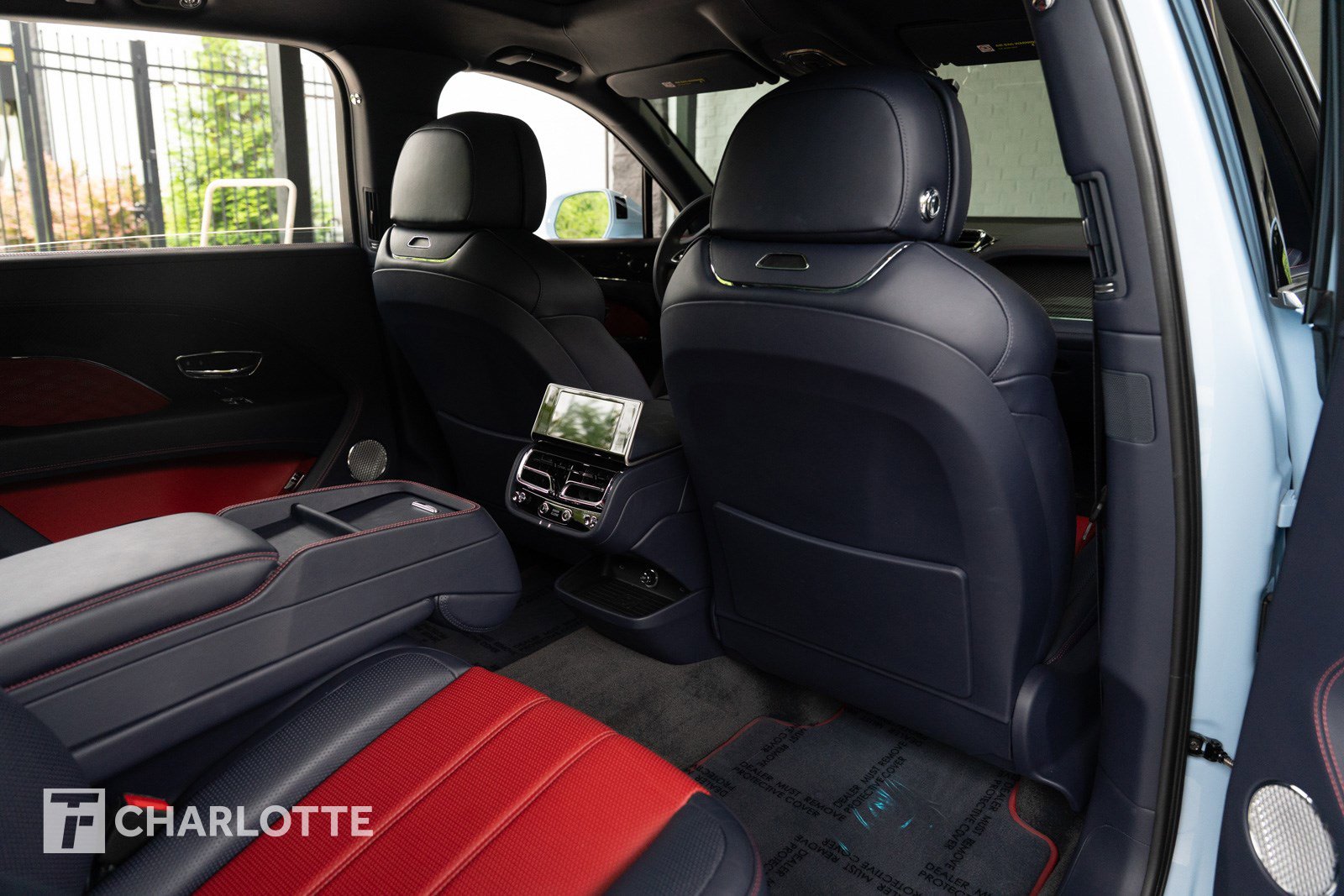 Used 2023 Bentley Bentayga Extended Wheelbase image 43